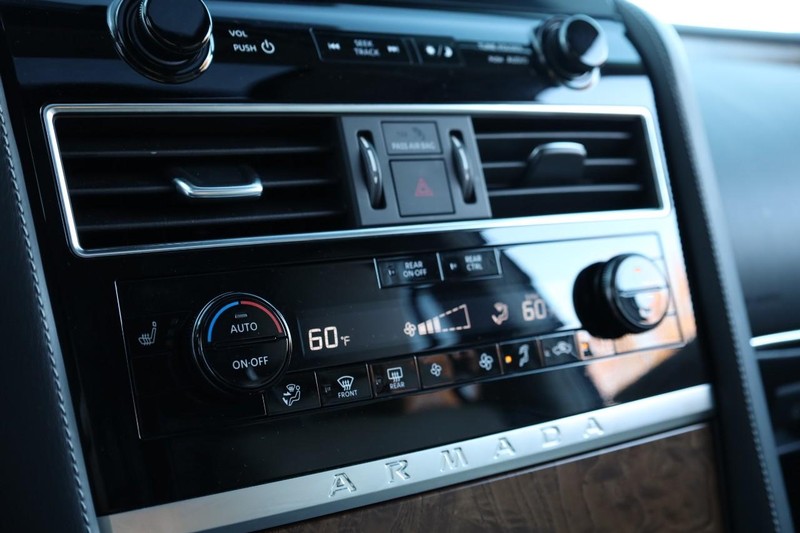 Nissan Armada Vehicle Full-screen Gallery Image 17