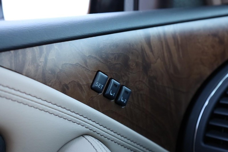 Nissan Armada Vehicle Full-screen Gallery Image 22