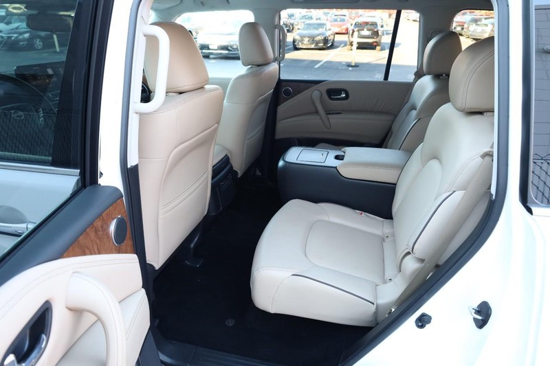 Nissan Armada Vehicle Full-screen Gallery Image 25