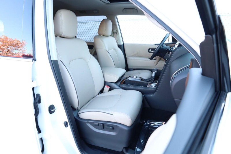 Nissan Armada Vehicle Full-screen Gallery Image 30