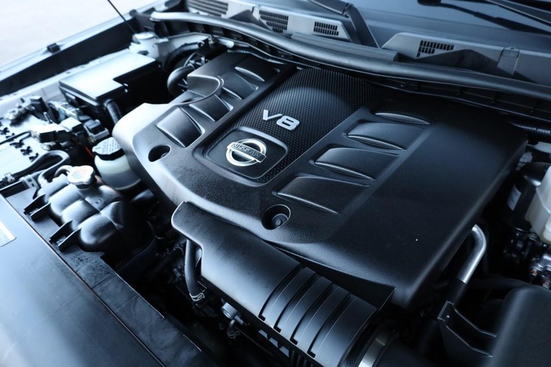 Nissan Armada Vehicle Full-screen Gallery Image 31