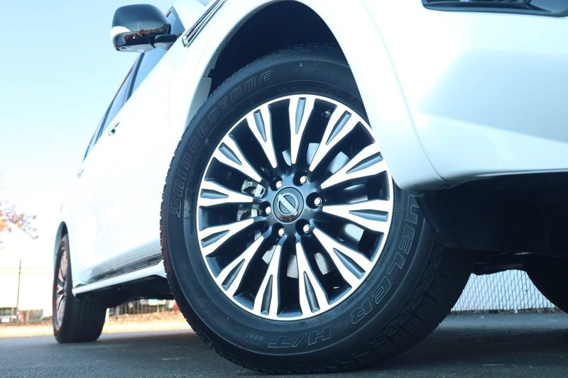 Nissan Armada Vehicle Full-screen Gallery Image 3