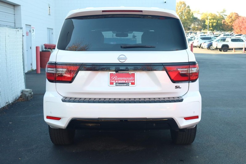 Nissan Armada Vehicle Full-screen Gallery Image 6