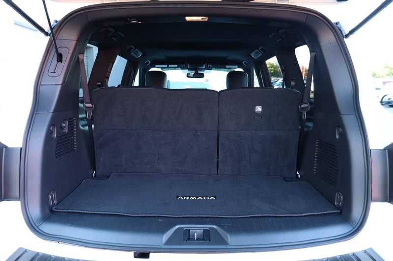 Nissan Armada Vehicle Full-screen Gallery Image 7