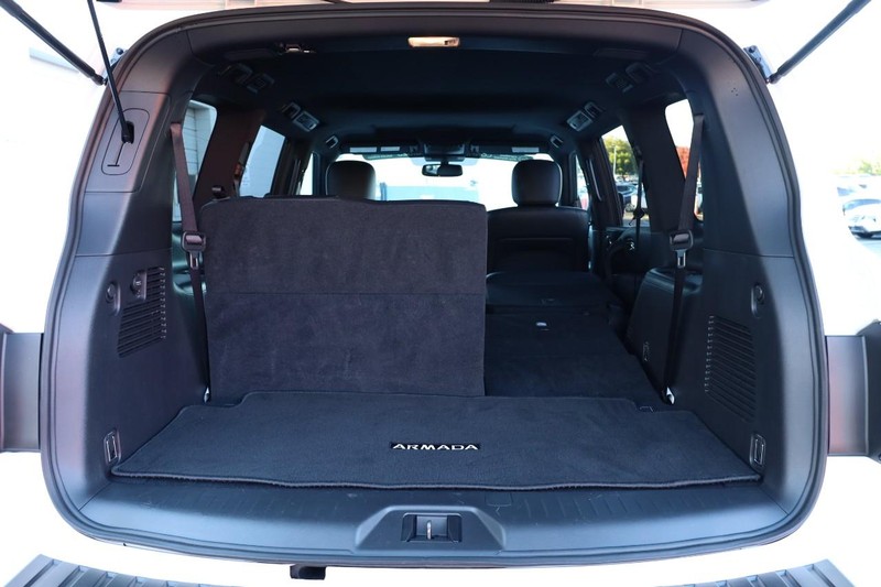 Nissan Armada Vehicle Full-screen Gallery Image 8