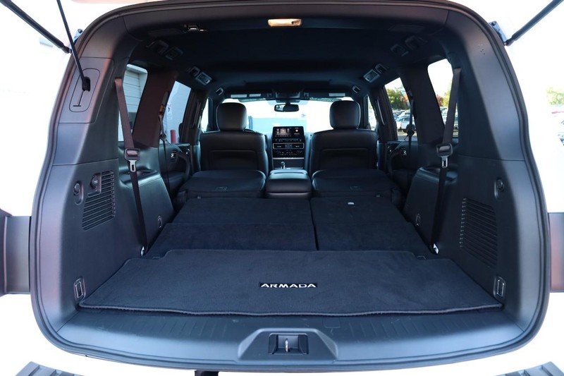 Nissan Armada Vehicle Full-screen Gallery Image 9