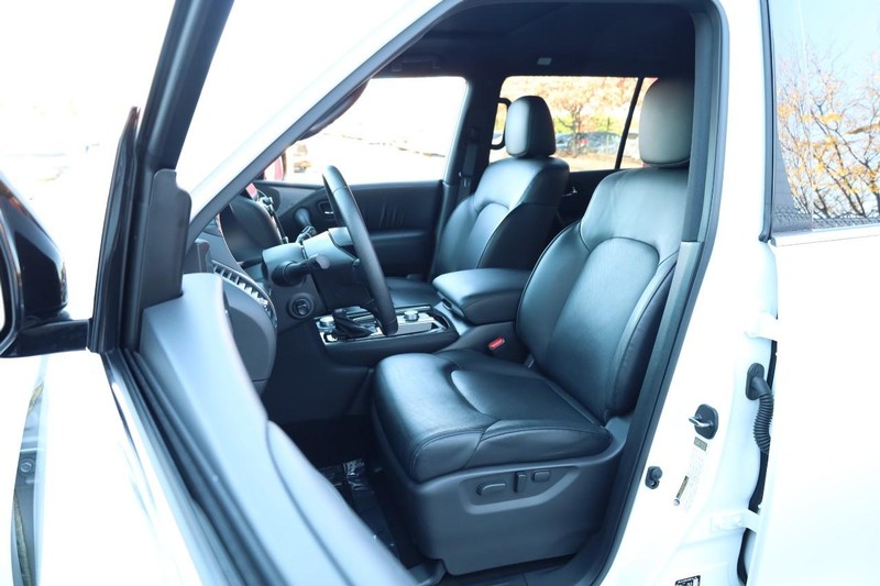 Nissan Armada Vehicle Full-screen Gallery Image 10