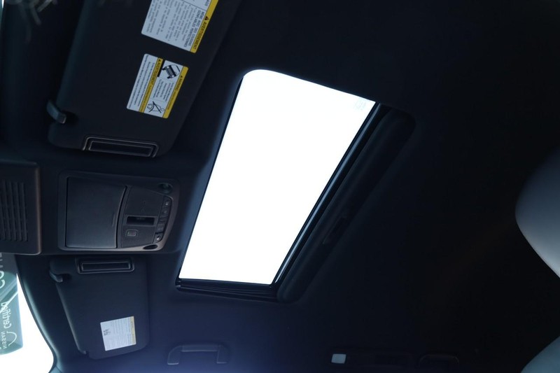 Nissan Armada Vehicle Full-screen Gallery Image 11