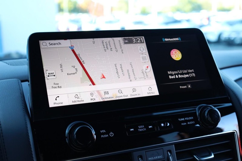 Nissan Armada Vehicle Full-screen Gallery Image 15