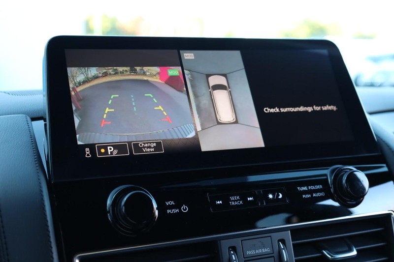 Nissan Armada Vehicle Full-screen Gallery Image 16