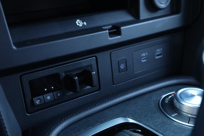 Nissan Armada Vehicle Full-screen Gallery Image 18