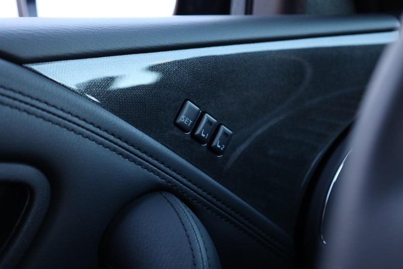 Nissan Armada Vehicle Full-screen Gallery Image 22