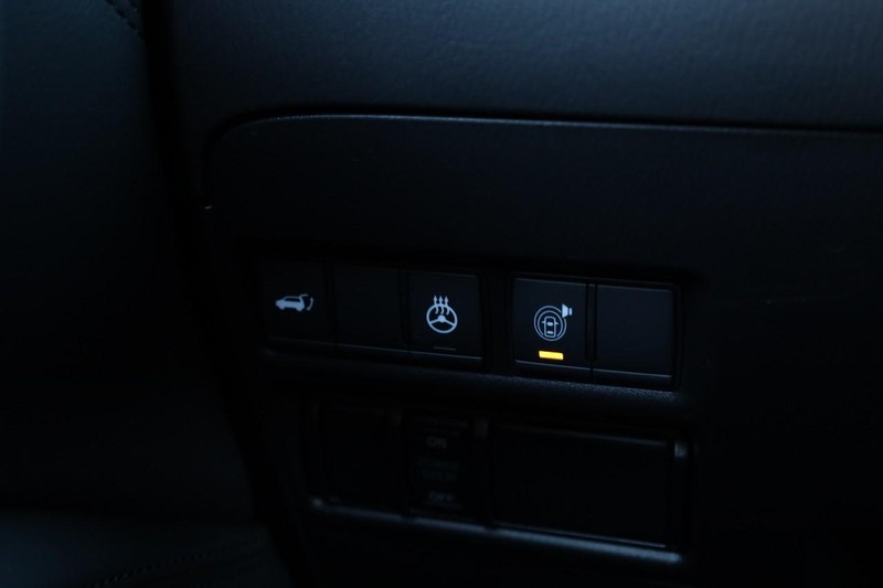 Nissan Armada Vehicle Full-screen Gallery Image 23