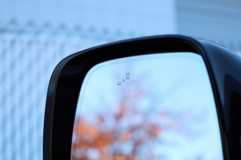 Nissan Armada Vehicle Full-screen Gallery Image 24