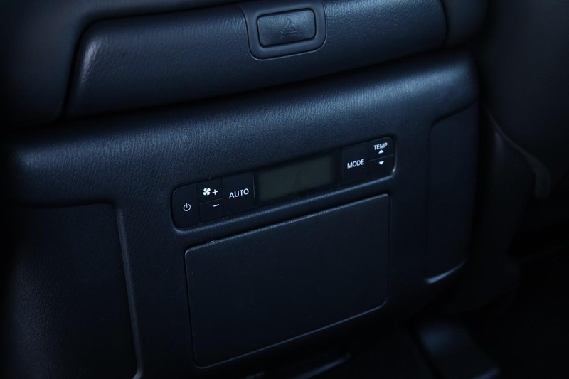 Nissan Armada Vehicle Full-screen Gallery Image 26