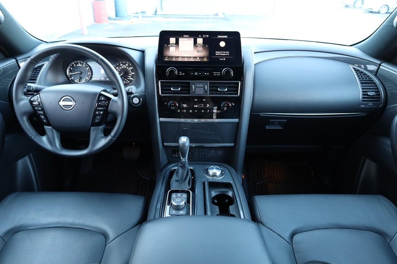 Nissan Armada Vehicle Full-screen Gallery Image 27