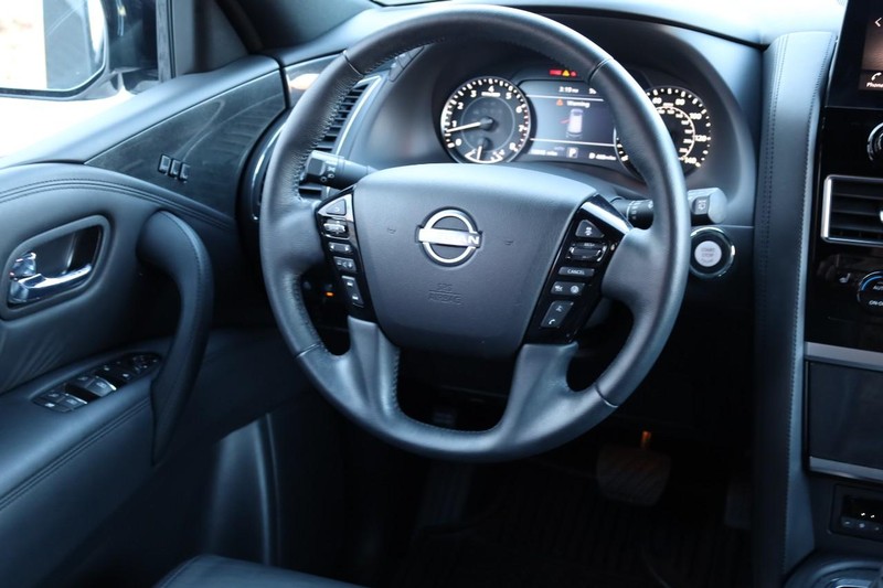 Nissan Armada Vehicle Full-screen Gallery Image 28