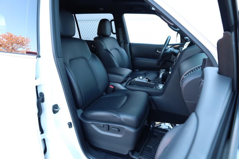 Nissan Armada Vehicle Full-screen Gallery Image 30