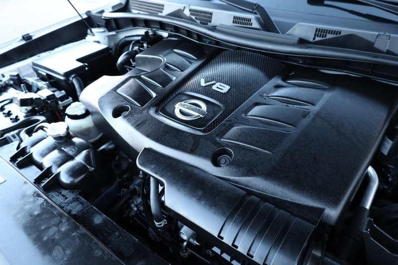 Nissan Armada Vehicle Full-screen Gallery Image 31