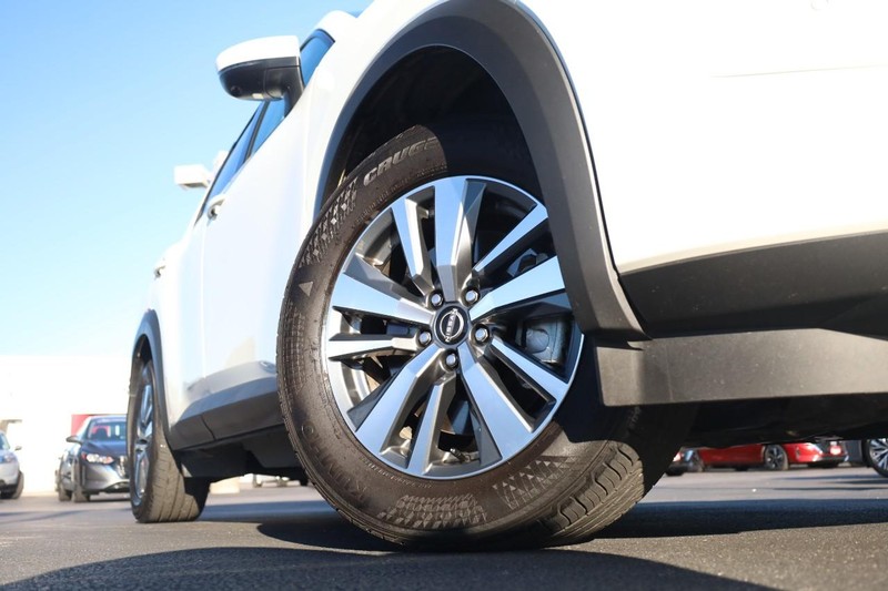 Nissan Pathfinder Vehicle Full-screen Gallery Image 3