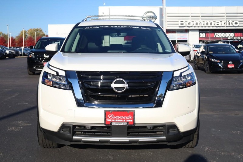 Nissan Pathfinder Vehicle Full-screen Gallery Image 4