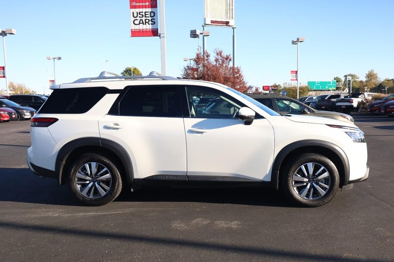 Nissan Pathfinder Vehicle Full-screen Gallery Image 5