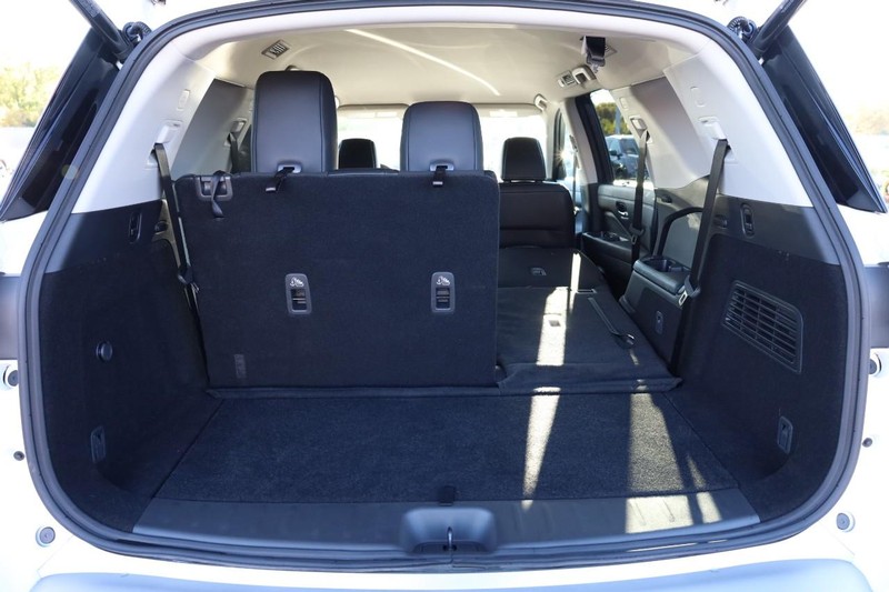 Nissan Pathfinder Vehicle Full-screen Gallery Image 8