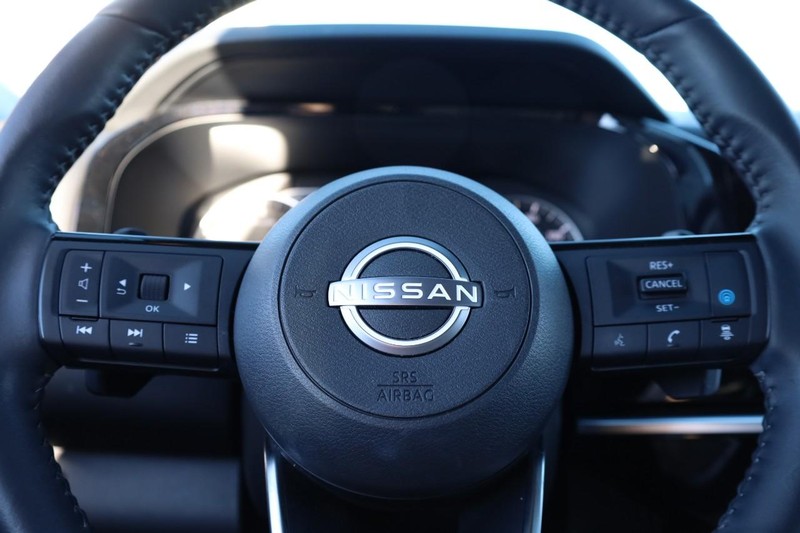 Nissan Pathfinder Vehicle Full-screen Gallery Image 11