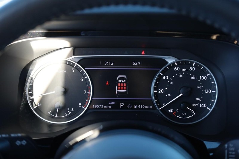 Nissan Pathfinder Vehicle Full-screen Gallery Image 12