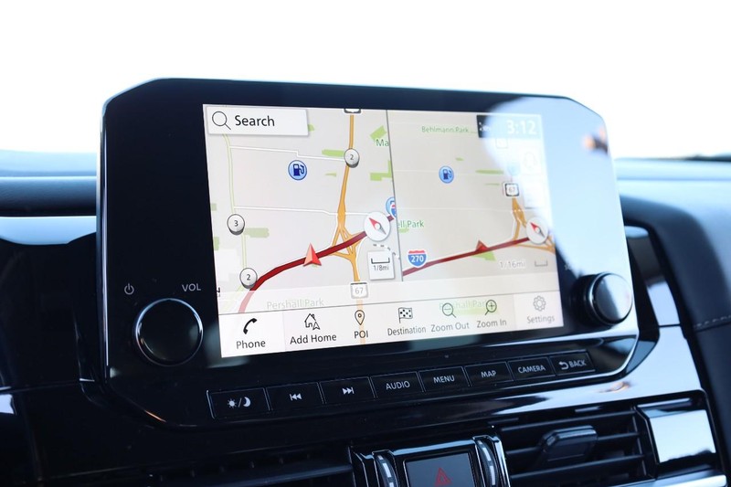 Nissan Pathfinder Vehicle Full-screen Gallery Image 14