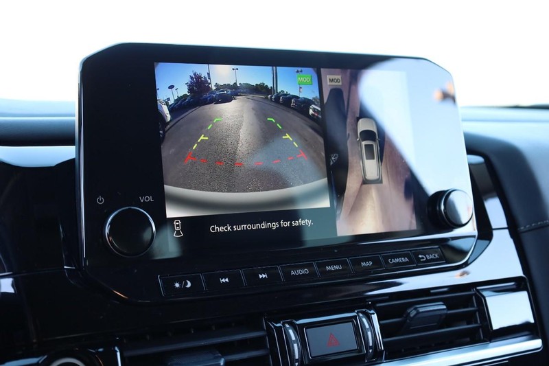 Nissan Pathfinder Vehicle Full-screen Gallery Image 15