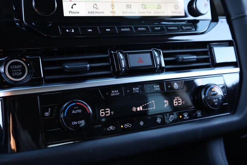 Nissan Pathfinder Vehicle Full-screen Gallery Image 16