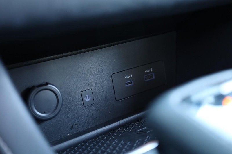 Nissan Pathfinder Vehicle Full-screen Gallery Image 17