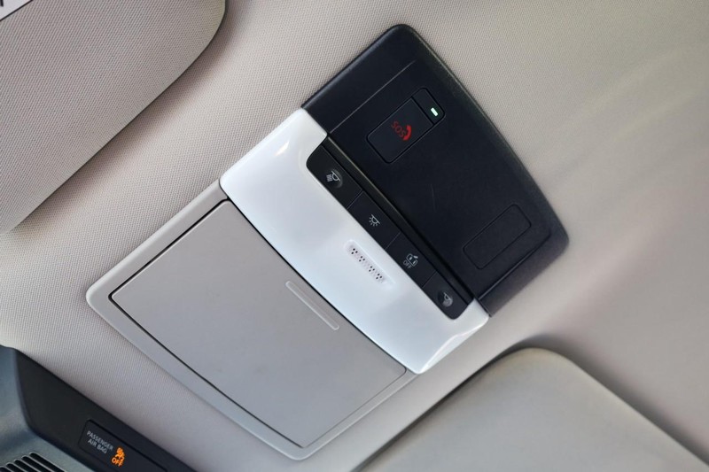 Nissan Pathfinder Vehicle Full-screen Gallery Image 19