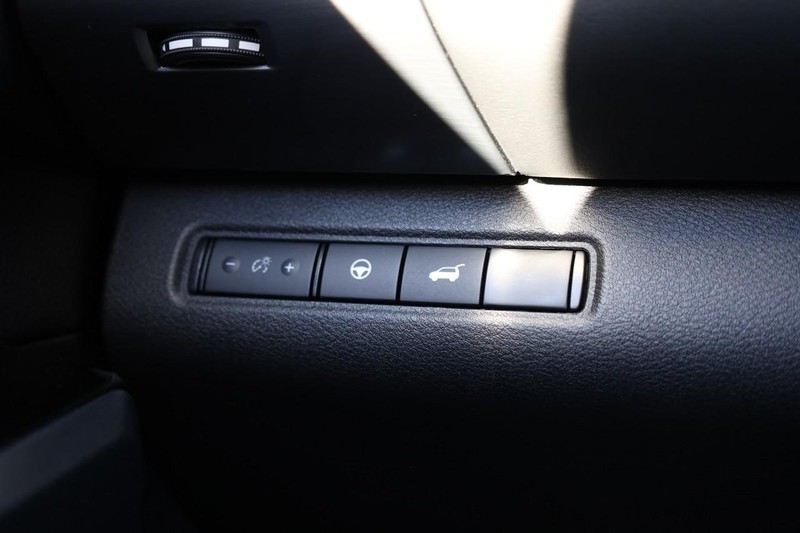 Nissan Pathfinder Vehicle Full-screen Gallery Image 21