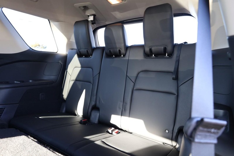 Nissan Pathfinder Vehicle Full-screen Gallery Image 28