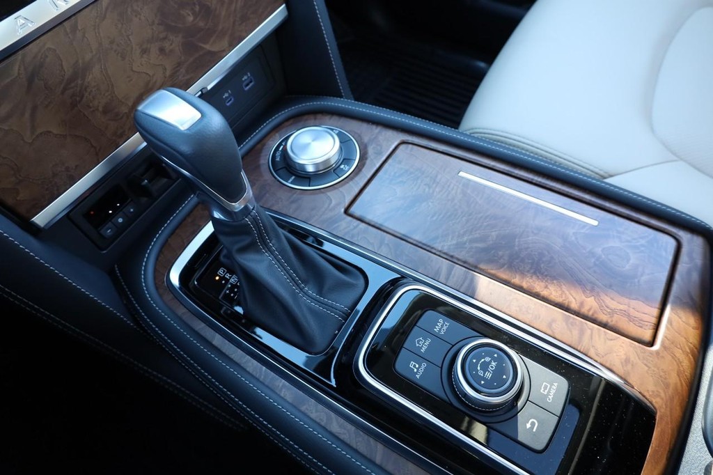 Nissan Armada Vehicle Image 19