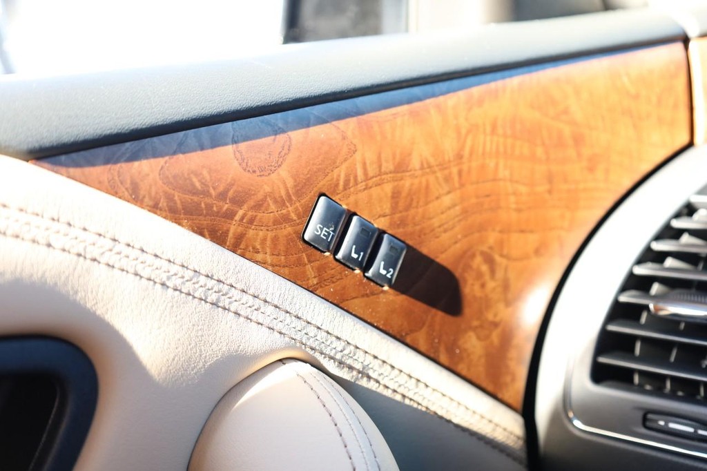 Nissan Armada Vehicle Image 22