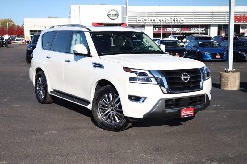 Nissan Armada Vehicle Full-screen Gallery Image 2