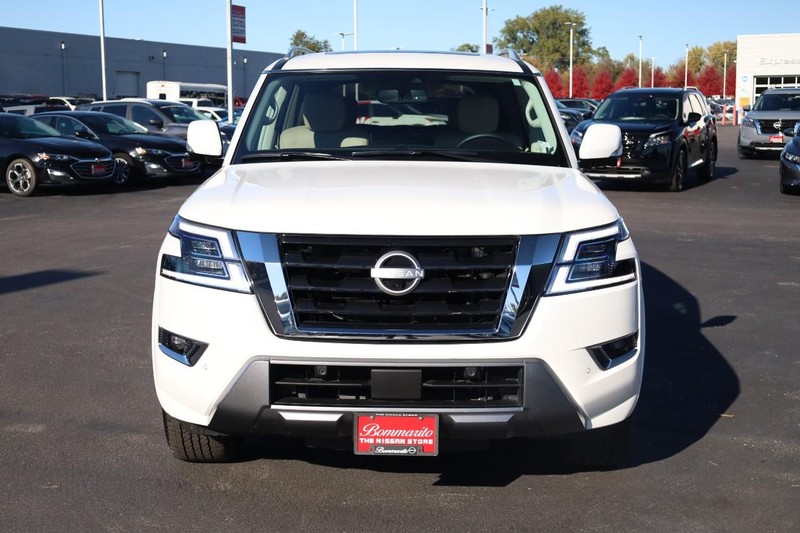 Nissan Armada Vehicle Full-screen Gallery Image 4