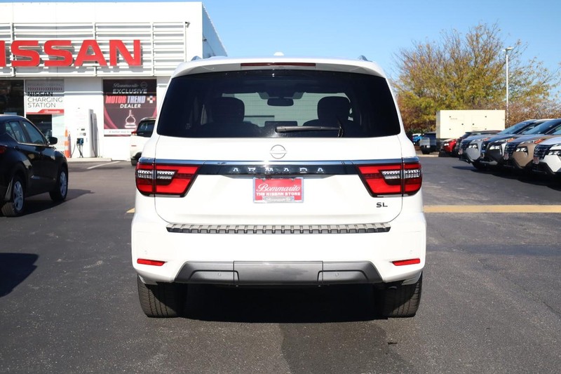 Nissan Armada Vehicle Full-screen Gallery Image 6