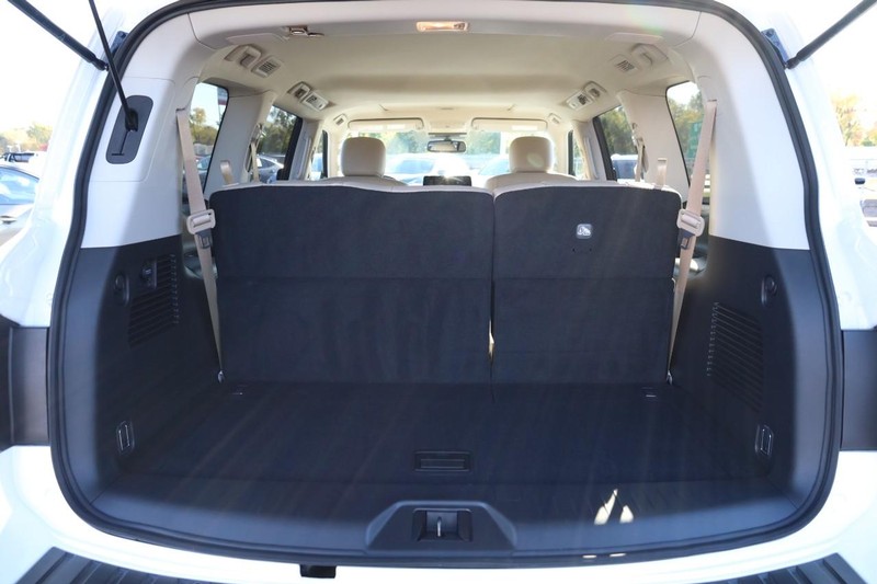 Nissan Armada Vehicle Full-screen Gallery Image 7