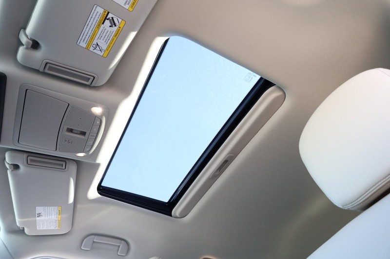 Nissan Armada Vehicle Full-screen Gallery Image 10