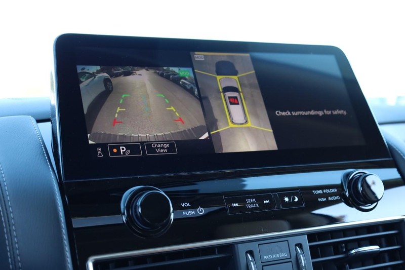 Nissan Armada Vehicle Full-screen Gallery Image 16