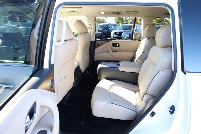 Nissan Armada Vehicle Full-screen Gallery Image 25