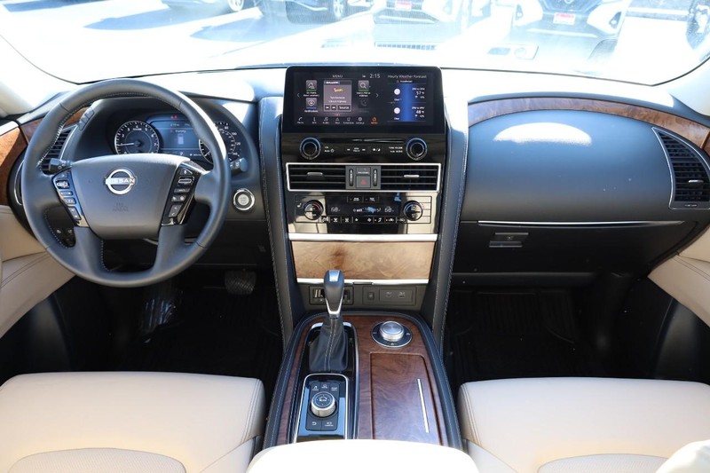 Nissan Armada Vehicle Full-screen Gallery Image 27