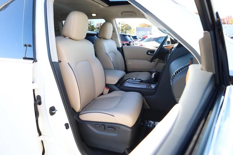 Nissan Armada Vehicle Full-screen Gallery Image 30