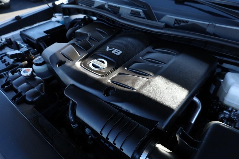 Nissan Armada Vehicle Full-screen Gallery Image 31