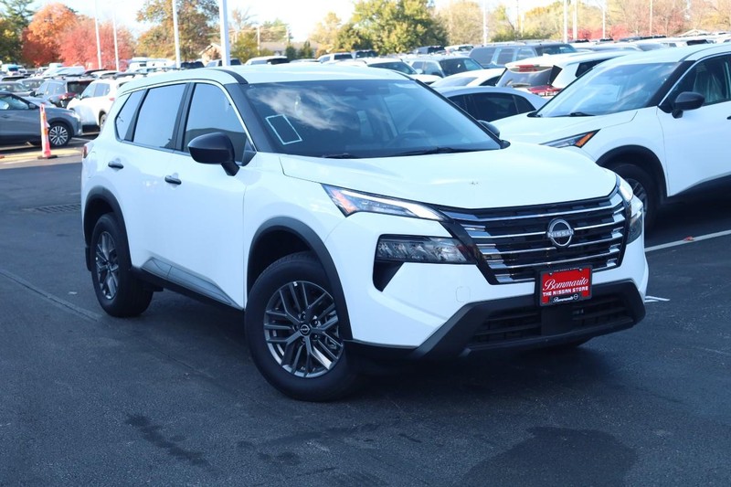 Nissan Rogue Vehicle Image 02