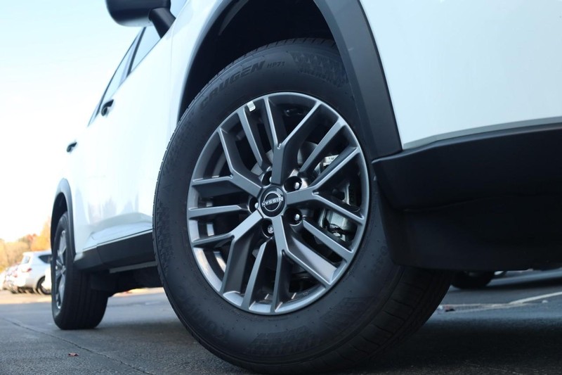 Nissan Rogue Vehicle Image 03